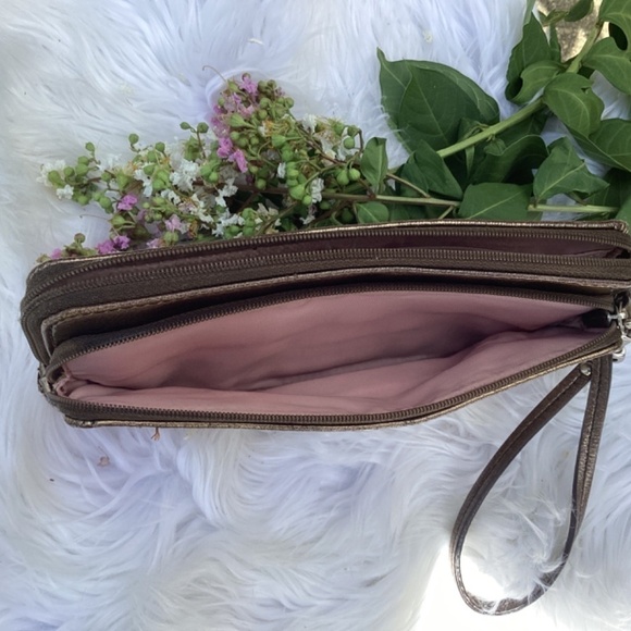 Coach Double Zip Wrist Strap Signature Canvas Envelope Wallet - Picture 5 of 8